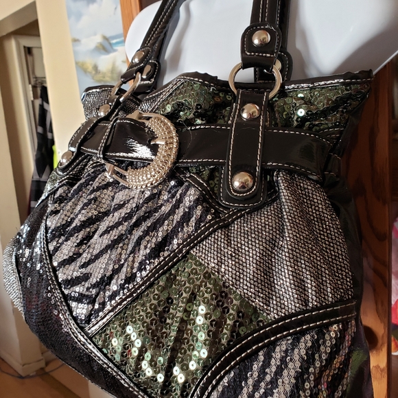 🤩Large olive and black animal print sequin bag 💚 - Picture 4 of 7